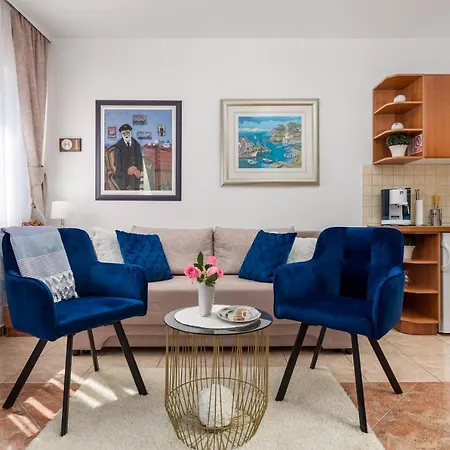 Light Summer With A Swimming Pool Apartment Opatija
